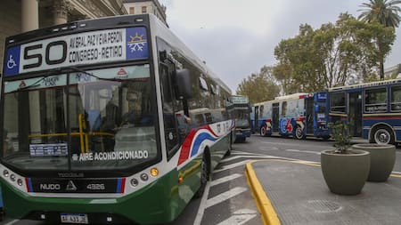 Colectivos. Foto: NA