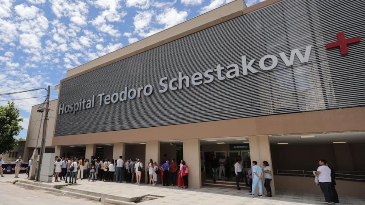 El Hospital Schestakow, donde fue trasladado el joven atacado.