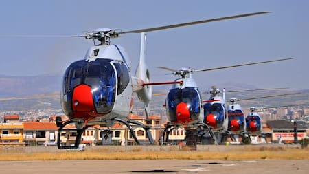 Helicópteros acróbatas de la Patrulla Aspa del Ejército Español