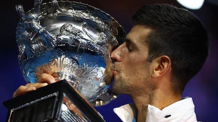 Djokovic con la copa. Foto: NA.