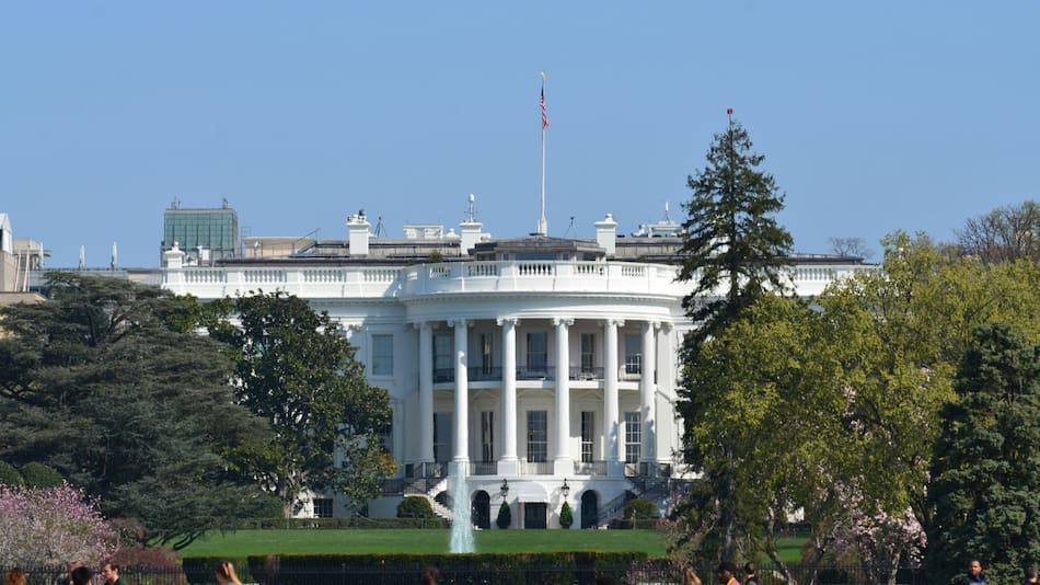 Un hombre armado fue atacado por el Servicio Secreto frente a la Casa Blanca. Foto: Unsplash.
