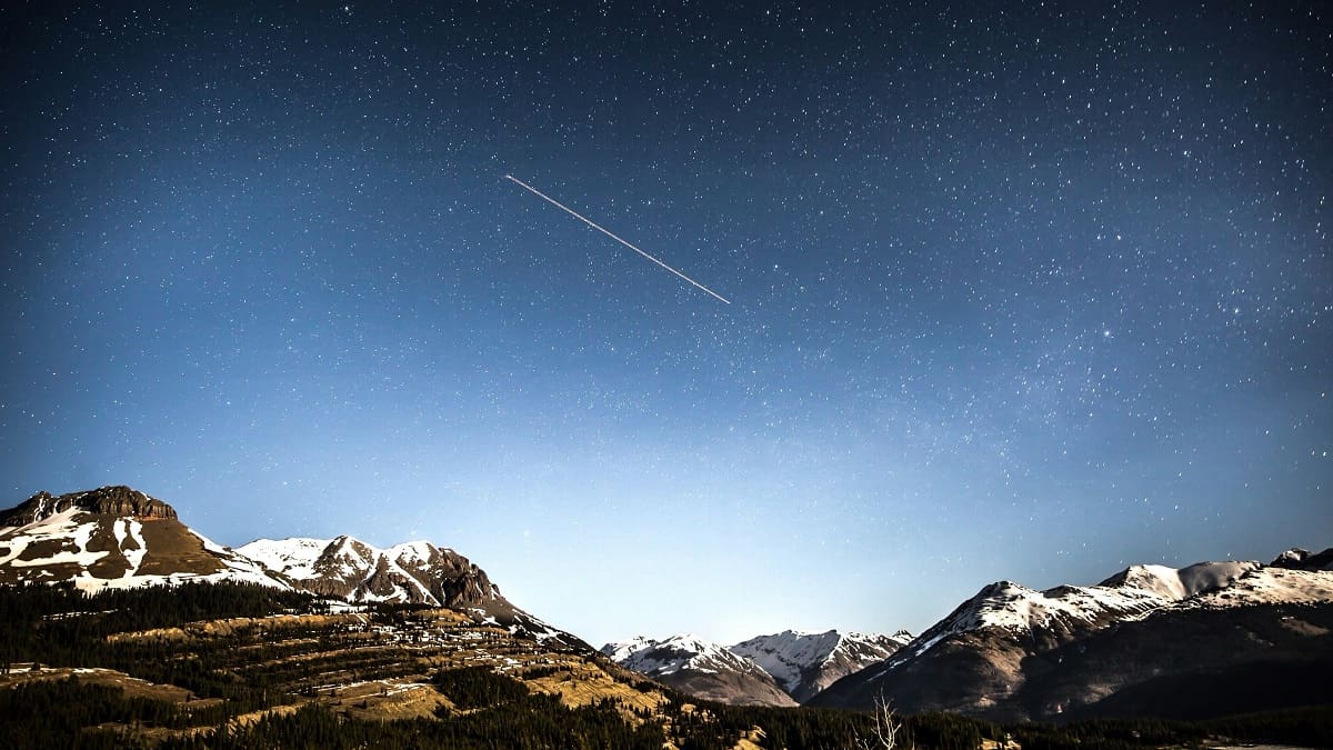 Un objeto espacial impactó la superficie de la Luna.