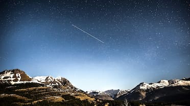 La NASA publicó un impresionante video de un objeto espacial impactando la superficie de la Luna