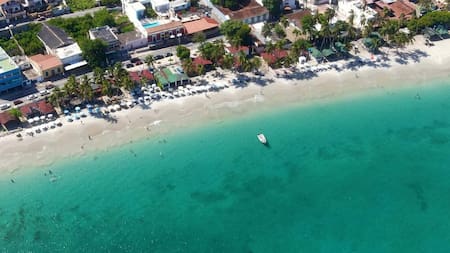 El Caribe olvidado: qué pasó con Isla Margarita, el destino furor de Venezuela durante el 2000 que padeció a Maduro