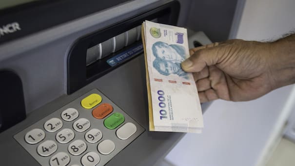 Bancos cerrados durante el fin de semana largo: dónde retirar dinero en efectivo si no hay en los cajeros automáticos