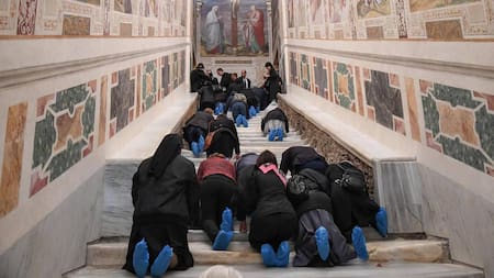 Por primera vez el Vaticano mostró la escalera de mármol que subió Jesús para su juicio