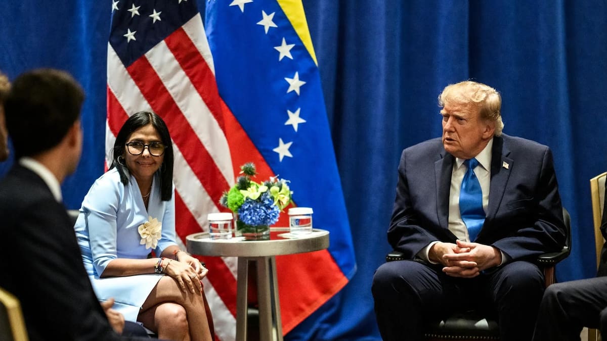 Un experto en lenguaje no verbal analizó la foto del encuentro Delcy-Trump: “El cruce de piernas no necesariamente significa que la persona está cerrada a la interacción”