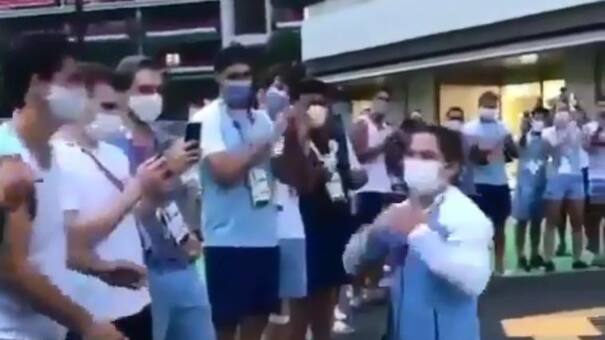Paula Pareto, la leyenda: así fue el pasillo de honor que recibió de la delegación argentina en la Villa Olímpica