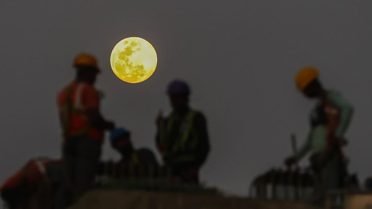 Luna de Nieve en Bombay, India. Foto: EFE.