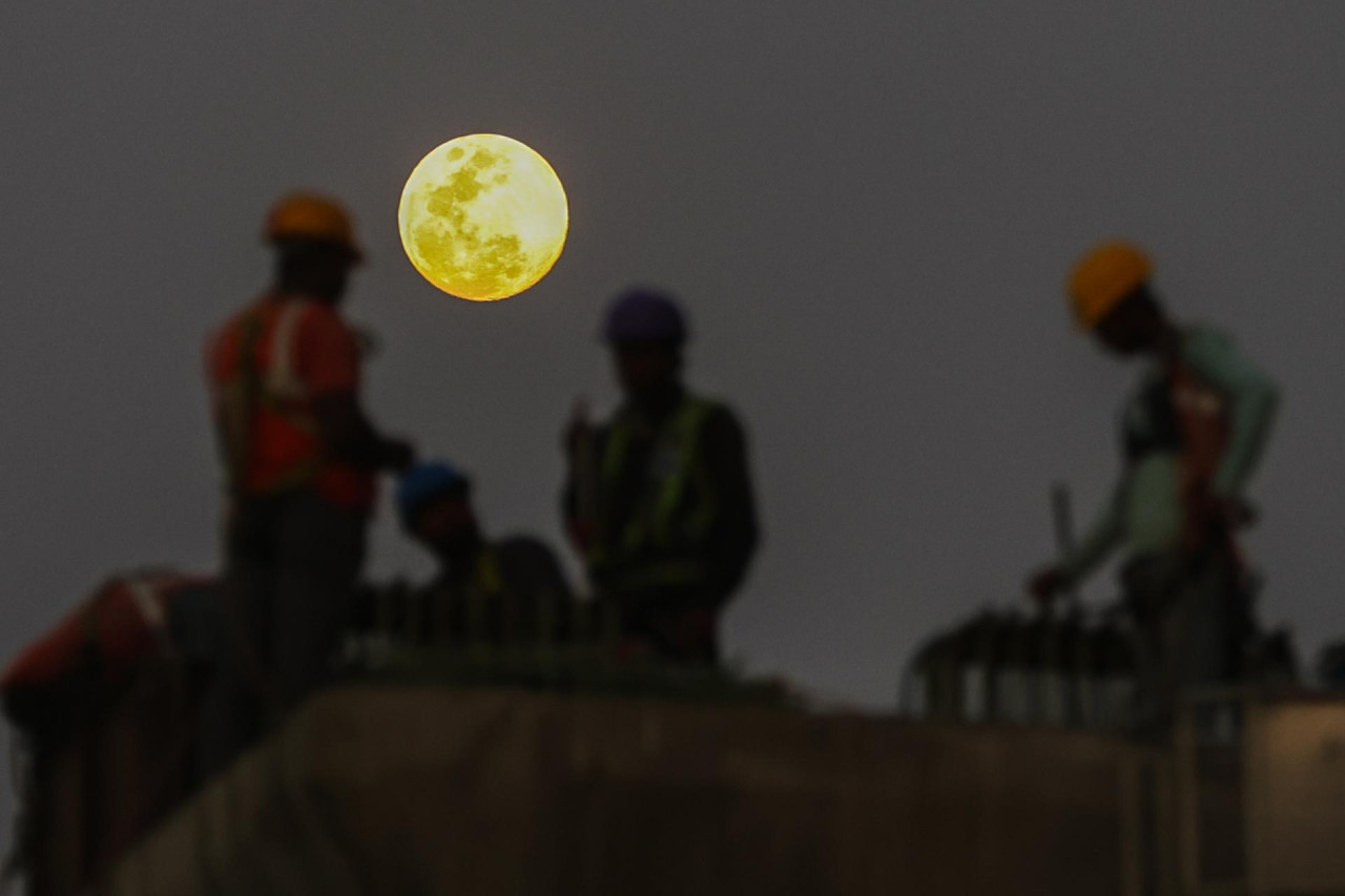 Luna de Nieve en Bombay, India. Foto: EFE.