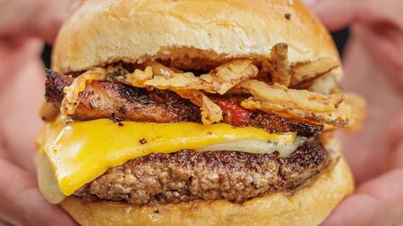 Hamburguesas en crisis: una importante cadena de comida rápida se declara en quiebra.