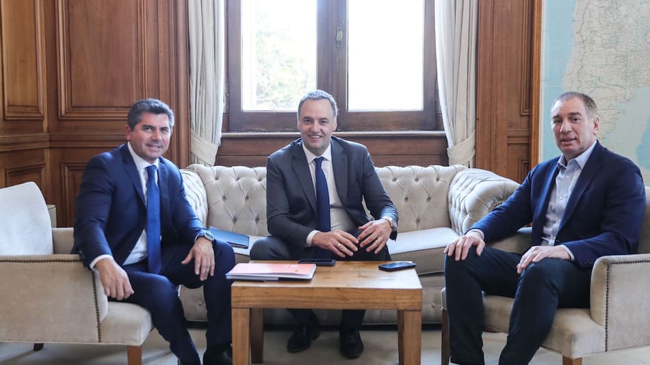 Manuel Adorni y Diego Santilli se reunieron con los gobernadores Martín Llaryora y Marcelo Orrego.