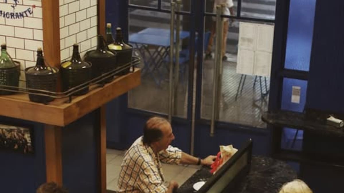 Cuánto cuesta comer de parado en las pizzerías de Corrientes