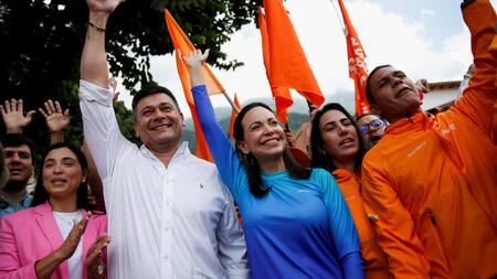 María Corina Machado, candidata del partido Vente Venezuela a las primarias de la oposición y Freddy Superlano, líder del partido Voluntad Popular. Foto: Reuters.