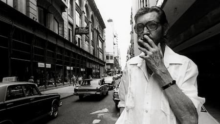 Cómo es London City: el mítico café notable de Buenos Aires donde Julio Cortázar escribió su primera novela