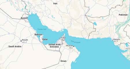 El estrecho de Ormuz, entre Irán y Omán, une el Golfo Pérsico con el Golfo de Omán y el Mar Arábigo. Google Maps.