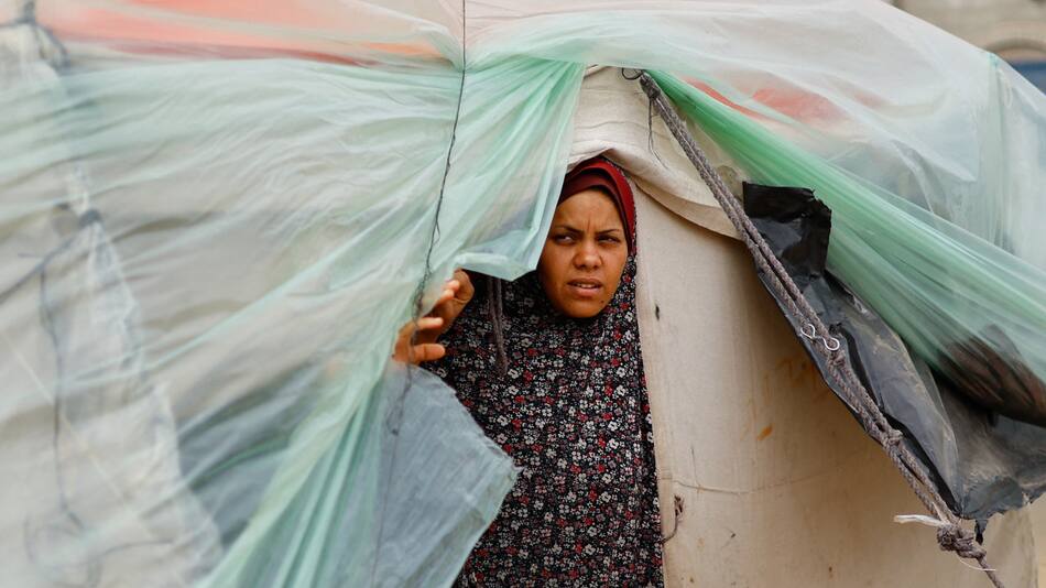 Gazatíes desplazados en Rafah. Foto: Reuters.