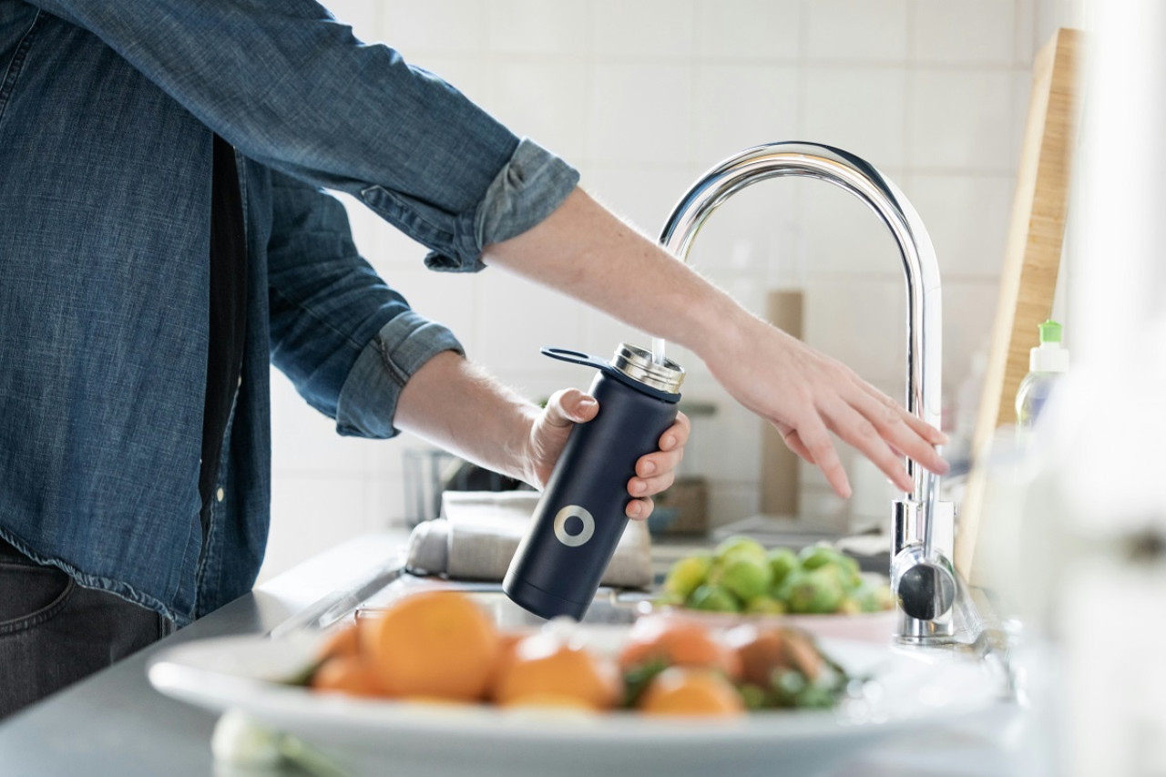 Cada cuanto se debe cambiar la botella de agua. Foto: Unsplash.