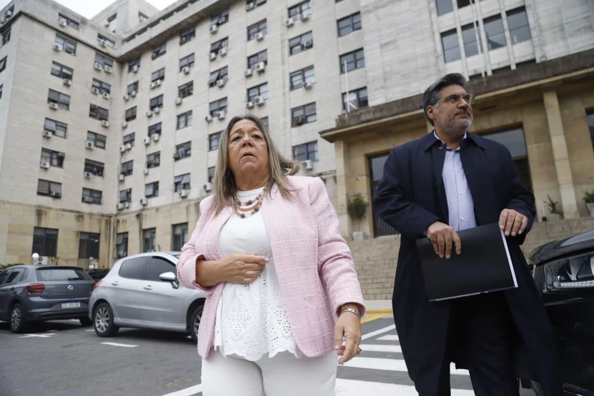 Adriana Nechevenko, la escribana que validó las escrituras de la casa de Adorni.