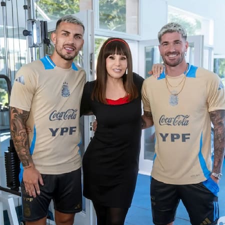 Susana Giménez junto a Rodrigo de Paul y Leandro Paredes. Foto: redes