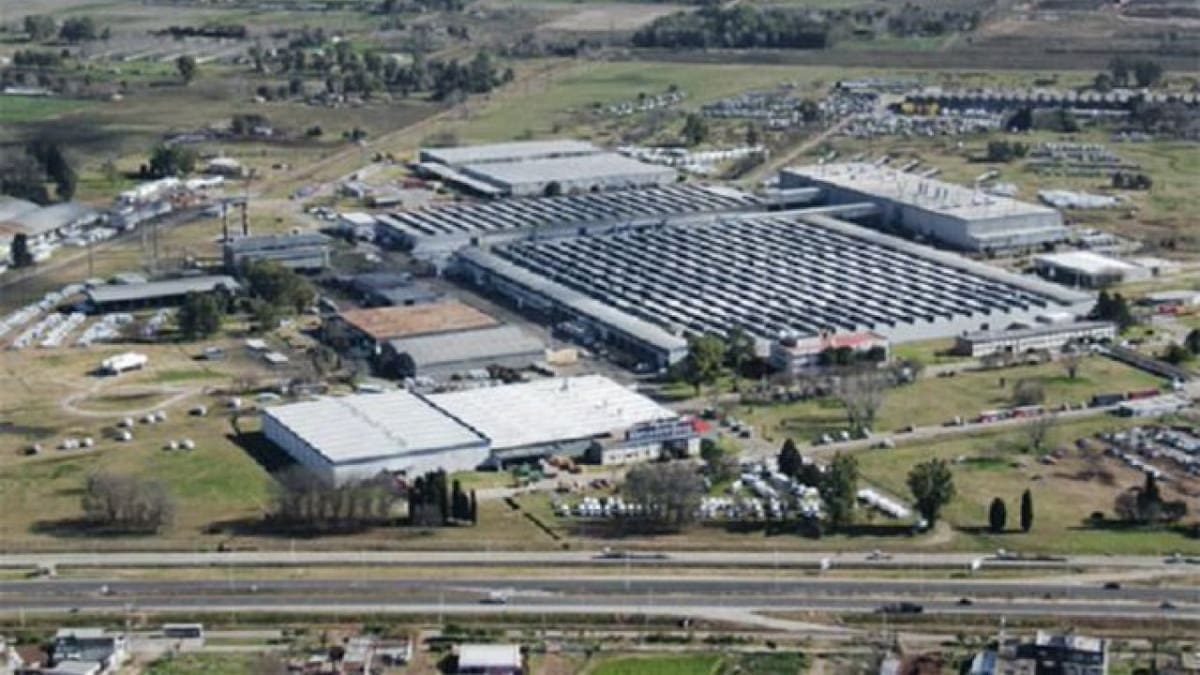 Planta de Mercedes Benz. Foto X @Nora_opina