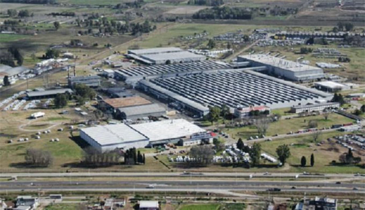 Planta de Mercedes Benz. Foto X @Nora_opina