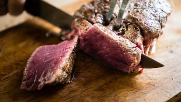 Los secretos de una parrilla perfecta: el corte de carne ideal y los consejos para cocinarlo como nadie