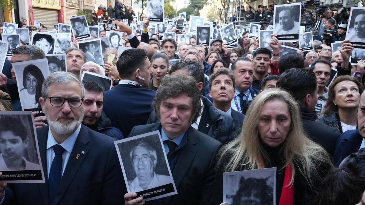Javier Milei en el acto por el 30° aniversario del atentado a la AMIA. Foto: Presidencia.