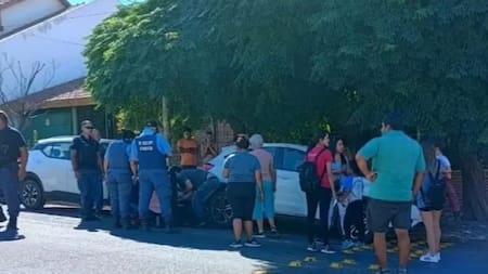 Horror en Neuquén: murió un niño de tres años luego de quedar encerrado en un auto mientras sus padres trabajaban