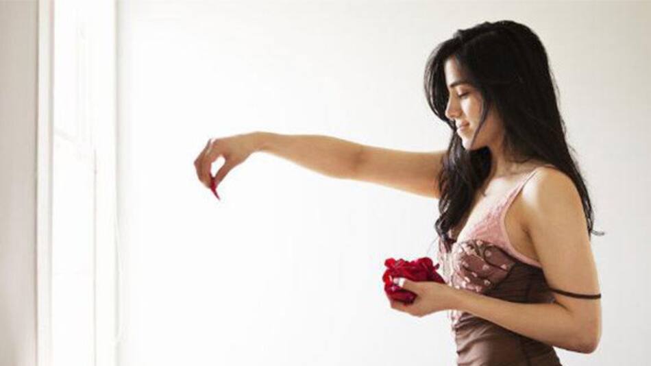 Mujer arriba del hombre