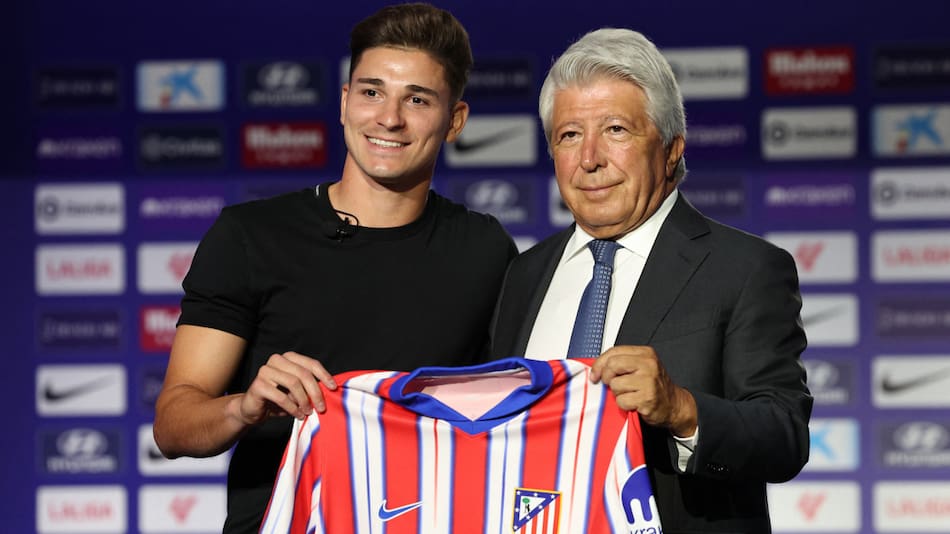 Presentación de Julián Álvarez en el Atlético de Madrid. Foto: REUTERS.
