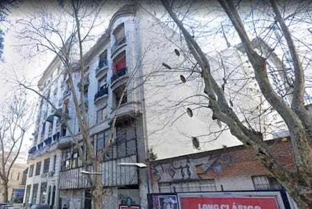 El edificio que se prendió fuego en el barrio de Monserrat. Foto: Google Maps.