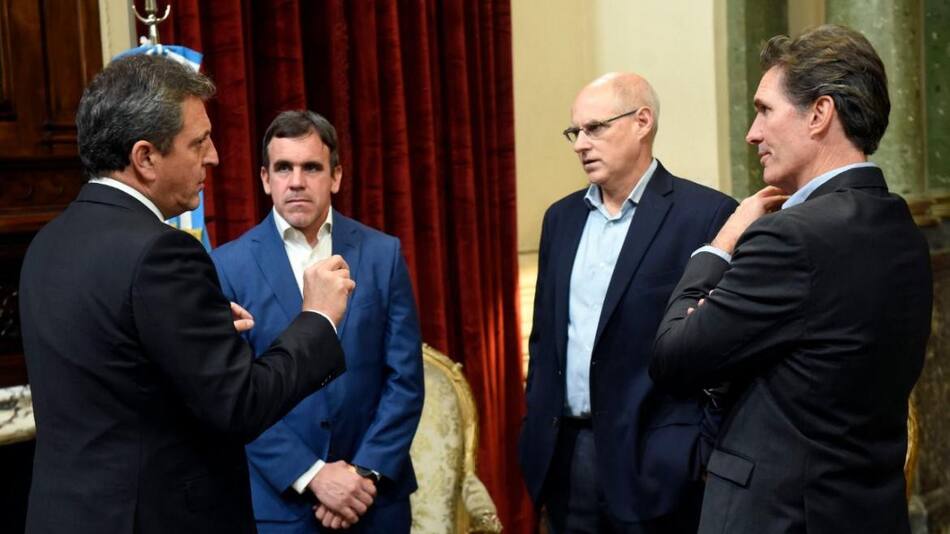 El titular de Diputados,Sergio Massa, recibió al titular y directivos de ADEFA. Foto: NA.