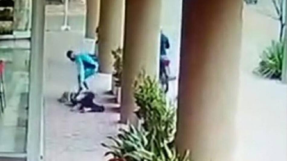 Periodista de Rosario sufrió un violento robo cometido por "motochorros". NA