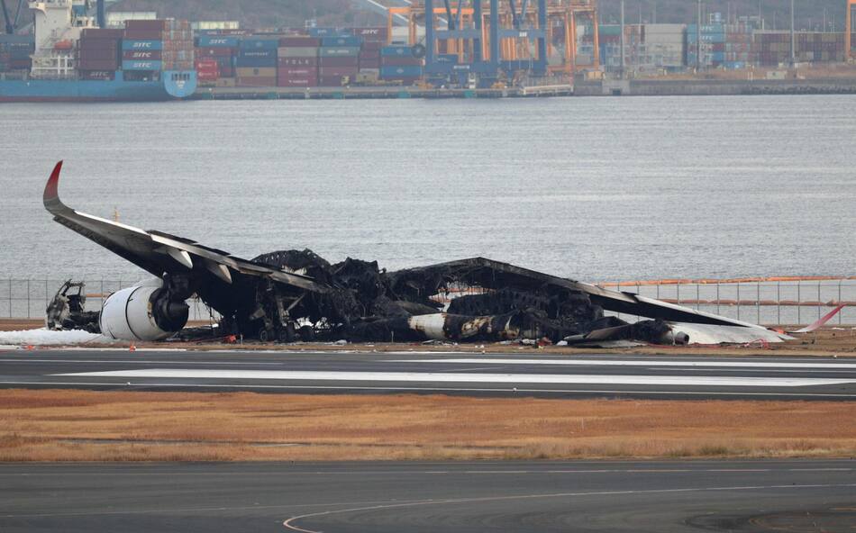 Tragedia en el Aeropuerto de Haneda, Japón. Foto: EFE.