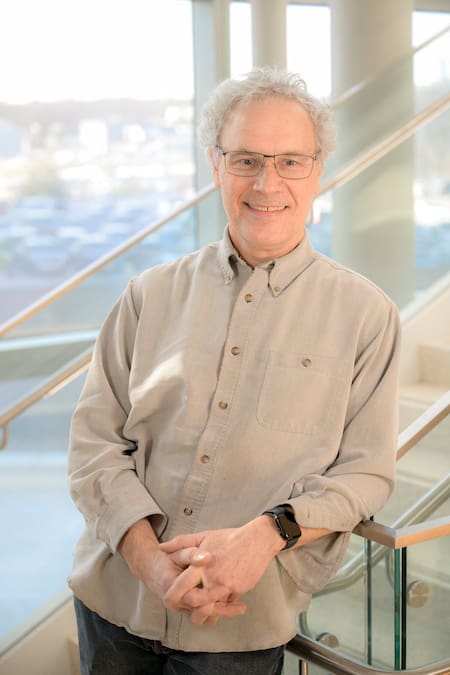 El profesor de la Facultad de Medicina Chan de la UMass, Víctor Ambros, ganó el Premio Nobel de Fisiología o Medicina 2024 por el descubrimiento del microARN. Foto: Reuters.