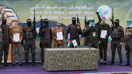 Liberación de rehenes israelíes por parte de Hamas en el centro de Gaza. Foto: Reuters