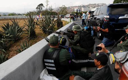 Tensión en Venezuela: militares anti Maduro liberaron a Leopoldo López, violencia, incidentes, Reuters