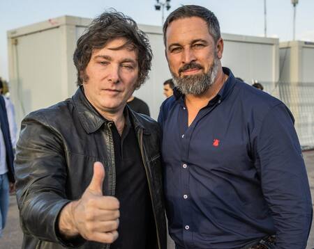 Javier Milei y Santiago Abascal. Foto: Twitter @vox_es.
