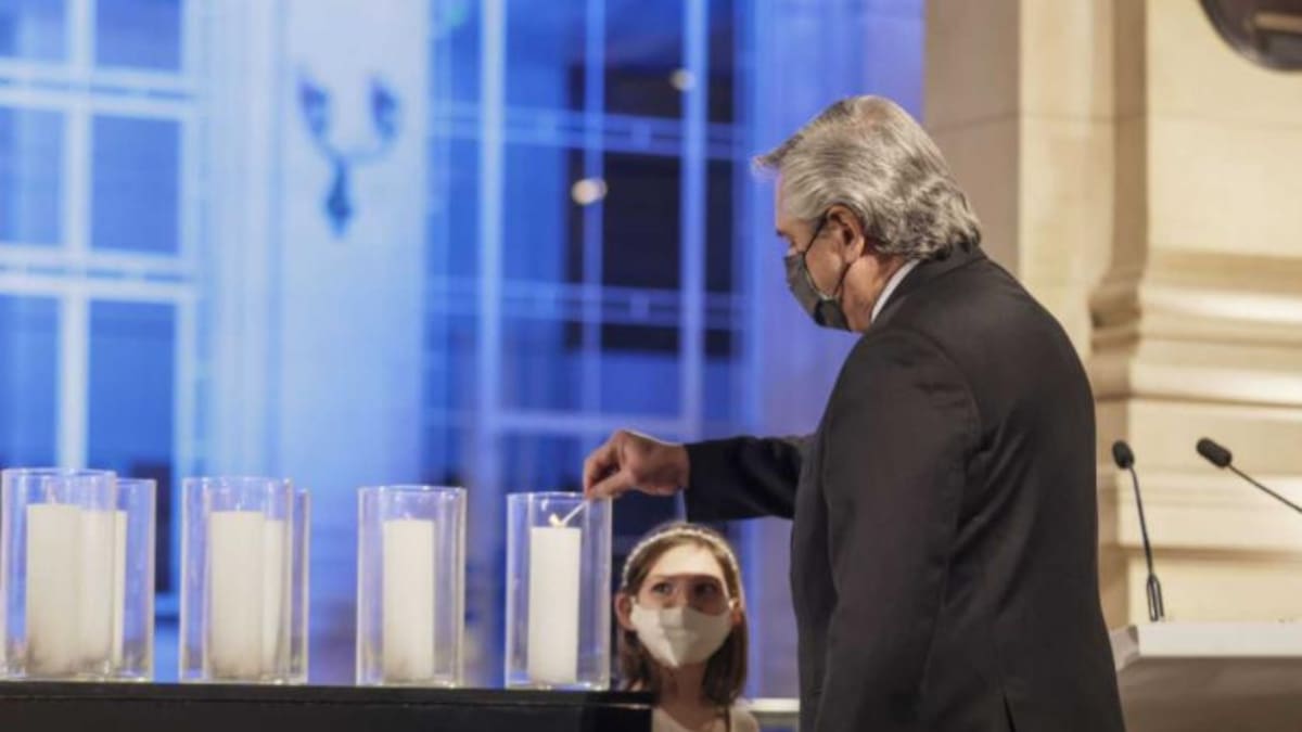 Tras superar las 100 mil muertes por coronavirus, Alberto Fernández decretó cinco días de duelo nacional