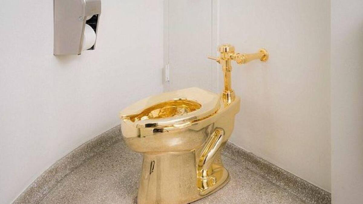 Inodoro de Oro