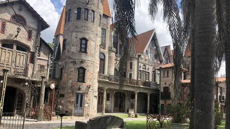 Está en el Conurbano y le dicen el "Disney Argentino": cómo llegar a esta aldea medieval única