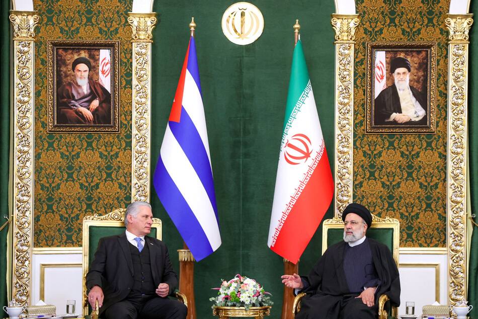Díaz-Canel con Raisí, cumbre Irán-Cuba. Foto: Reuters.
