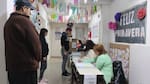 Tensión en las elecciones 2025: una fiscal de mesa fue reubicada tras un incidente en una escuela