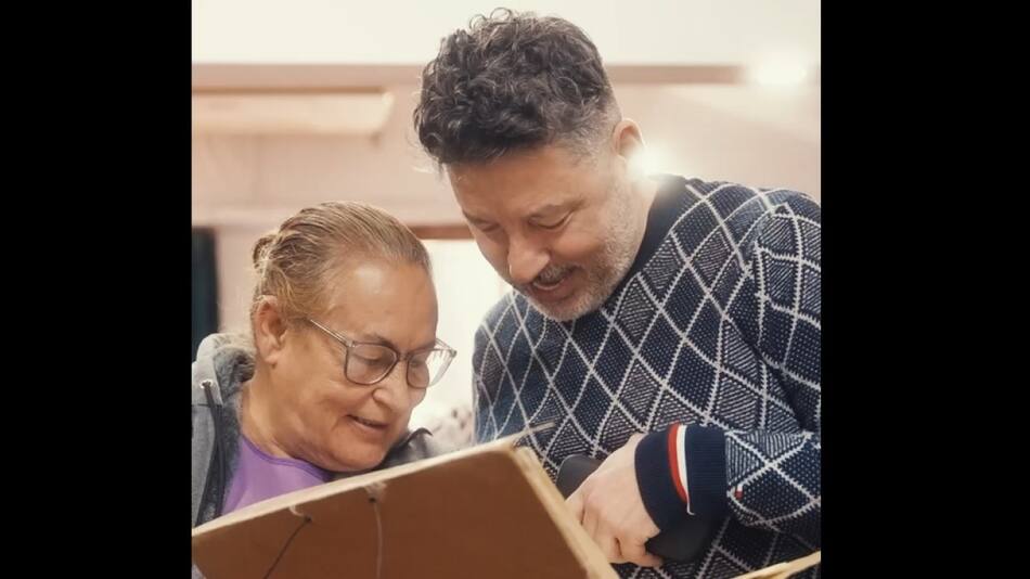 Gustavo Menéndez en el acto de firma de escrituras de vecinos de Merlo. Foto: Captura de video.