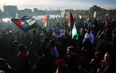 Marcha propalestina en Londres con 300 mil personas. Foto: EFE.