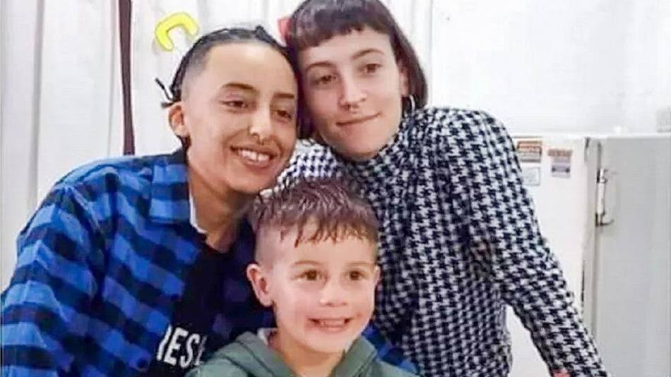 Lucio Dupuy con Magdalena Espósito Valenti y Abigail Páez. Foto: NA.