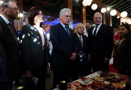 Miguel Díaz Canel y Dmitry Chernyshenko, el viceprimer ministro de la Federación Rusa en foro económico Cuba 2023_ Reuters