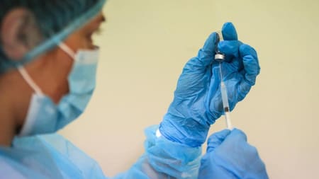 Vacunación contra el covid en Uruguay. Foto: EFE.