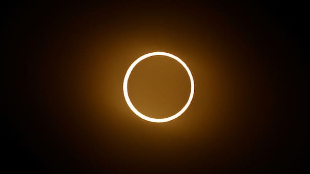 Eclipse solar anular 2024: las mejores fotos del "anillo de fuego" que dominó el cielo